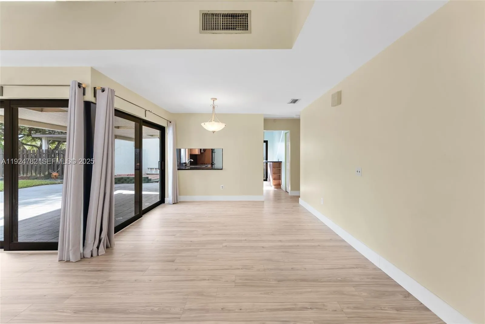 Miami, Florida 33186, United States, 3 Bedrooms Bedrooms, ,2 BathroomsBathrooms,Residential,Active,251382