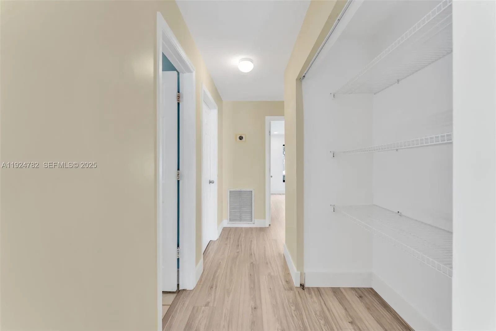 Miami, Florida 33186, United States, 3 Bedrooms Bedrooms, ,2 BathroomsBathrooms,Residential,Active,251382