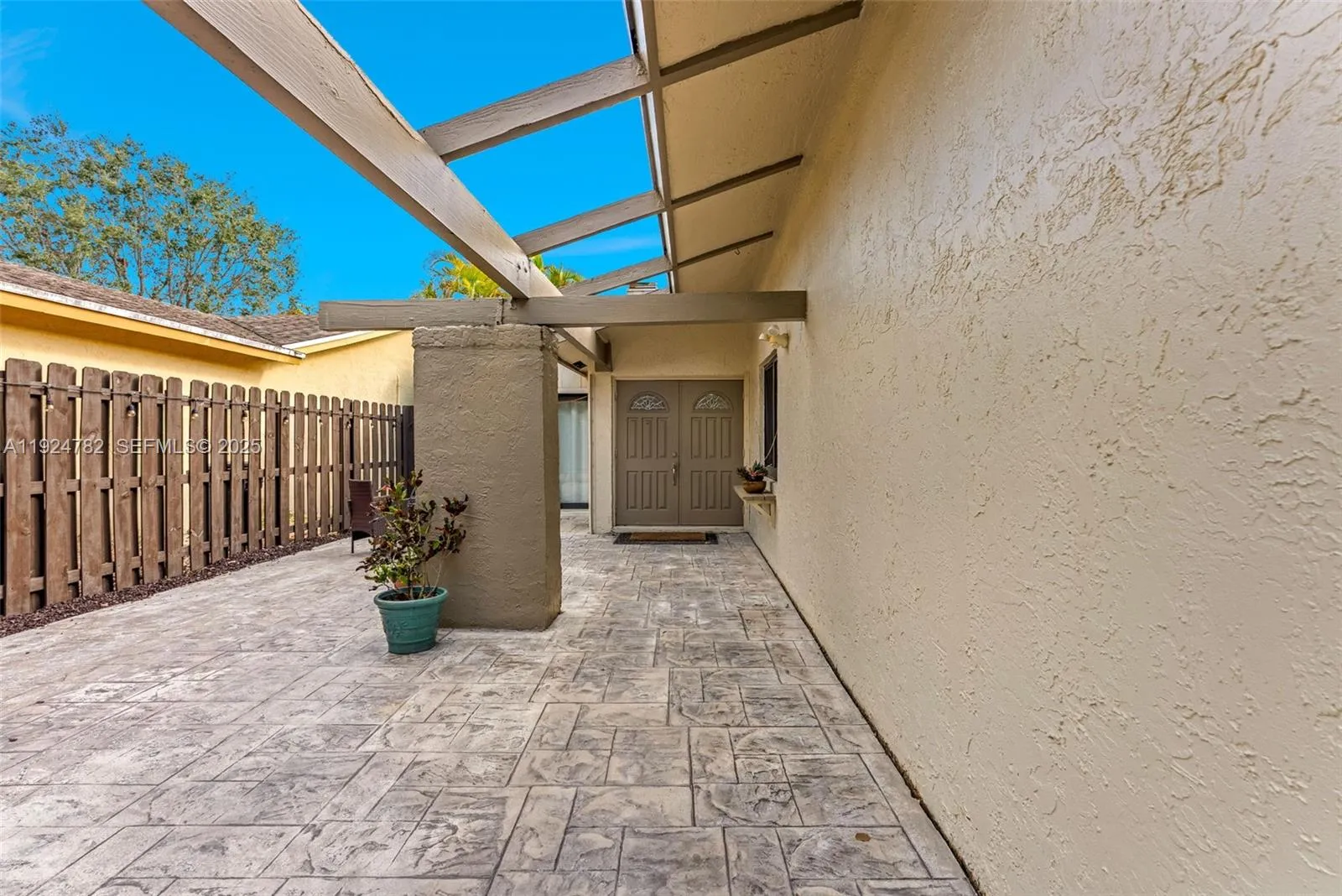 Miami, Florida 33186, United States, 3 Bedrooms Bedrooms, ,2 BathroomsBathrooms,Residential,Active,251382