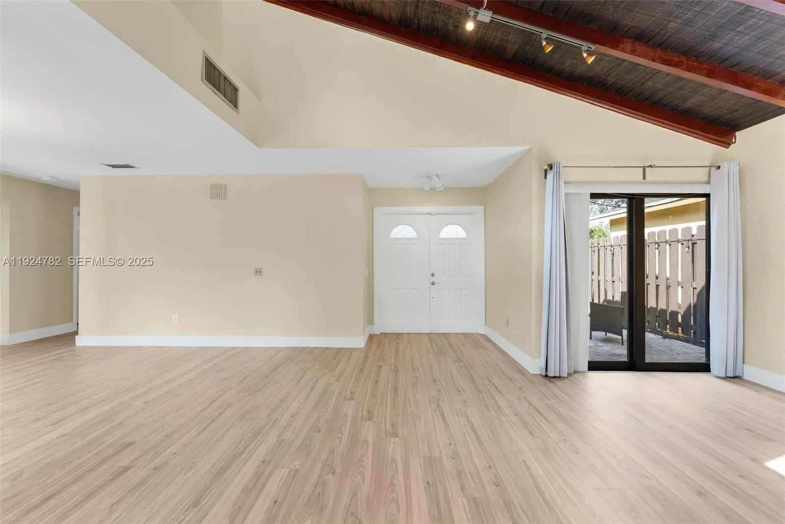 Miami, Florida 33186, United States, 3 Bedrooms Bedrooms, ,2 BathroomsBathrooms,Residential,Active,251382