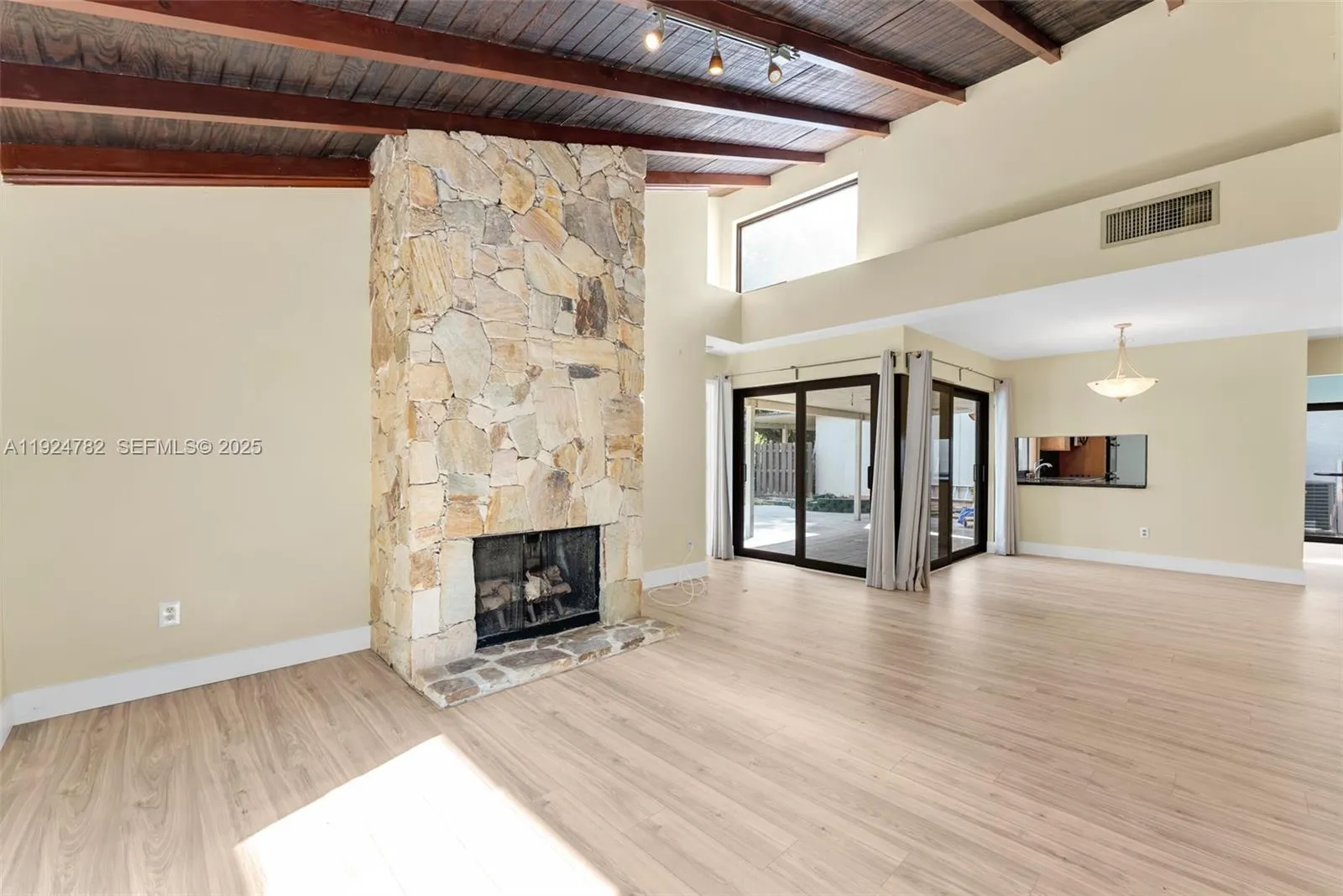 Miami, Florida 33186, United States, 3 Bedrooms Bedrooms, ,2 BathroomsBathrooms,Residential,Active,251382