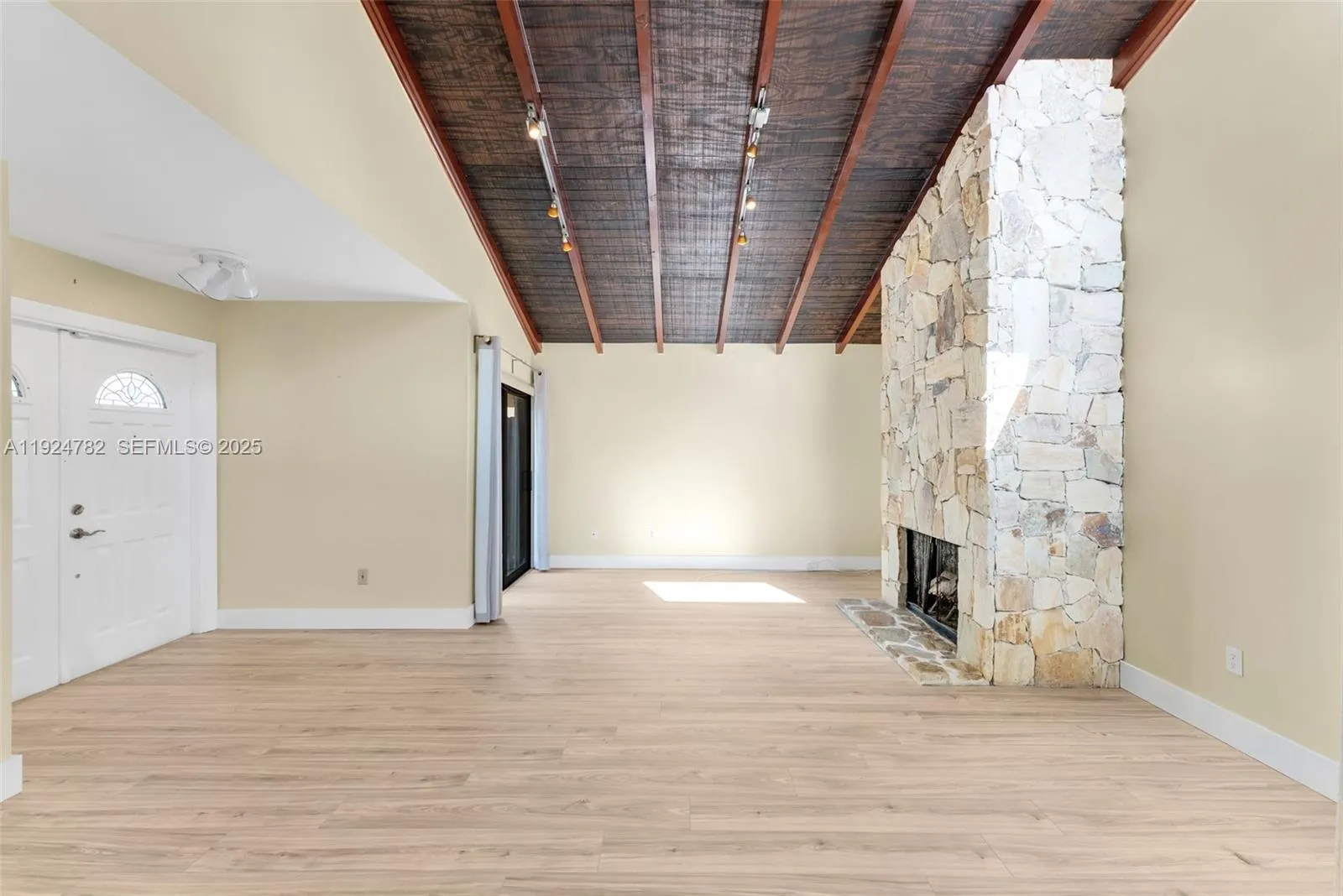 Miami, Florida 33186, United States, 3 Bedrooms Bedrooms, ,2 BathroomsBathrooms,Residential,Active,251382