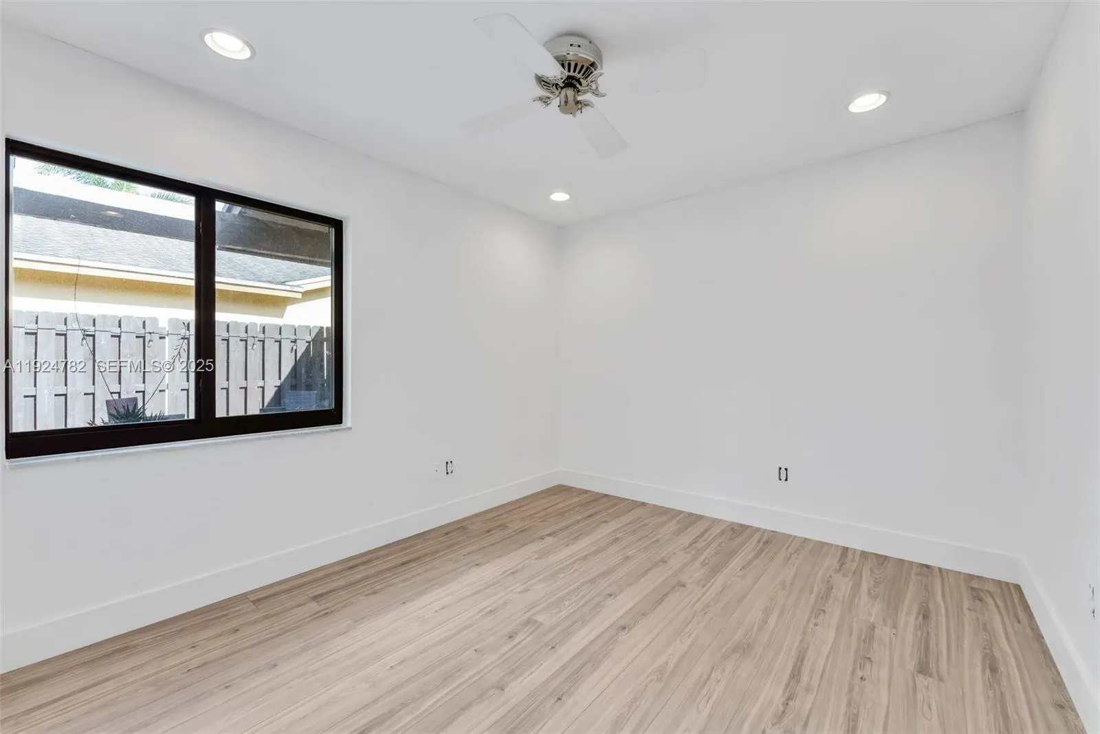 Miami, Florida 33186, United States, 3 Bedrooms Bedrooms, ,2 BathroomsBathrooms,Residential,Active,251382