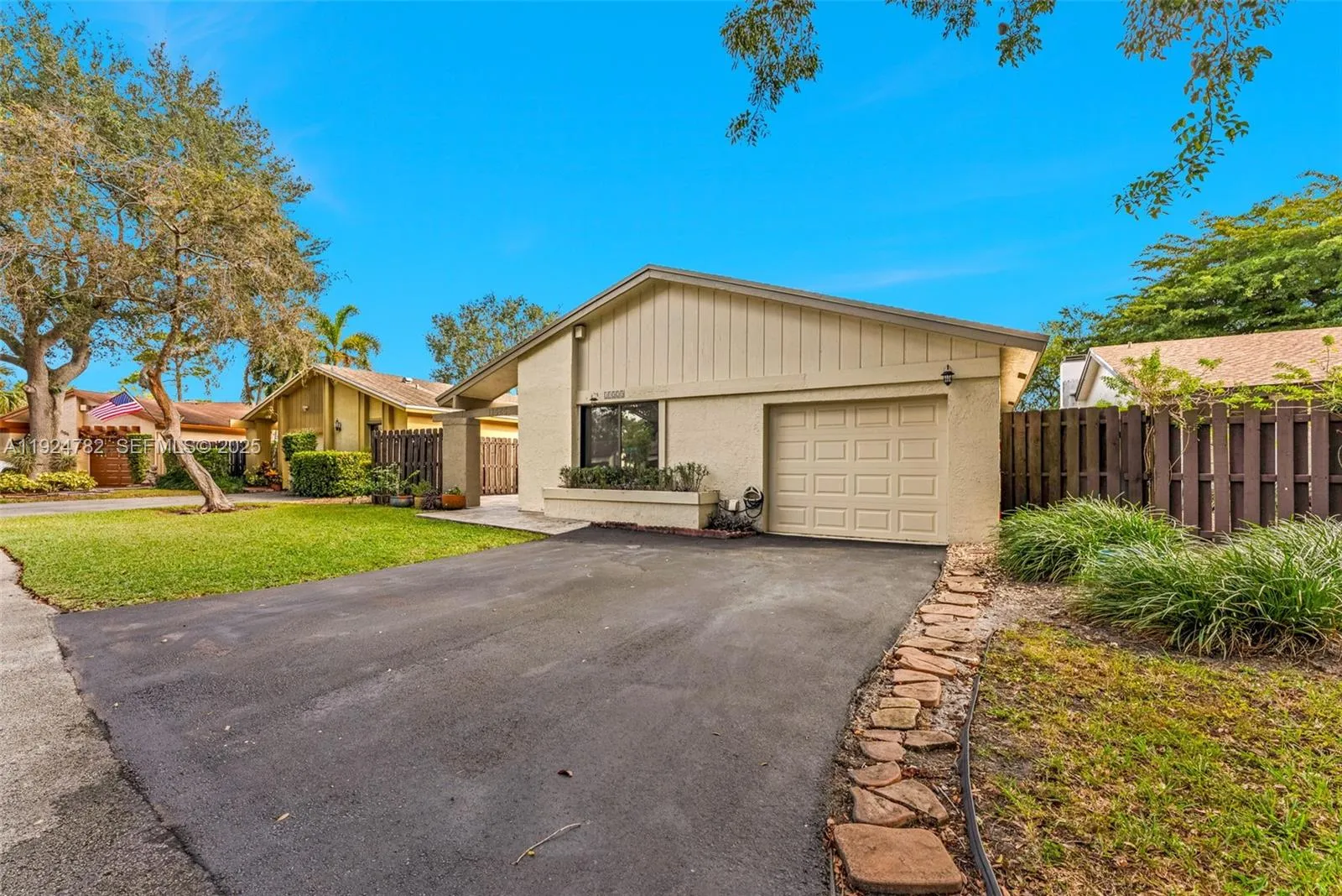 Miami, Florida 33186, United States, 3 Bedrooms Bedrooms, ,2 BathroomsBathrooms,Residential,Active,251382