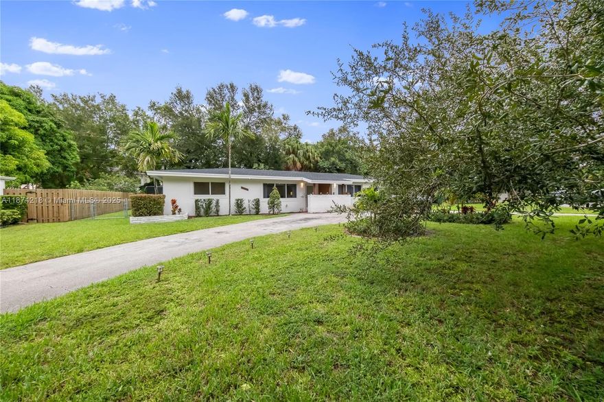 A11461728



Updated 3/2 duplex available for rent in the desirable Pinecrest. This beautiful home features approximately 1,365 sqft, modern finishes and a spacious layout. The interior boasts an open-concept design, offering a seamless flow between the living, dining, and kitchen areas. The kitchen showcases sleek countertops, stainless steel appliances & ample cabinetry & storage. The bathrooms have been tastefully remodeled. Additional highlights of this duplex include impact doors & windows, porcelain tiles and terrazzo floors, new roof & spacious yard that is maintained by the owner. Centrally located: walk to Milam’s, Starbucks restaurants. Close to shopping, numerous parks & transportation. Phenomenal school district. The location is very walk-able!