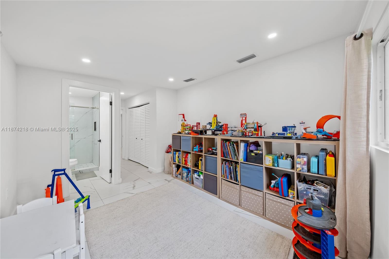 SUNILAND TERRACE - Residential Lease