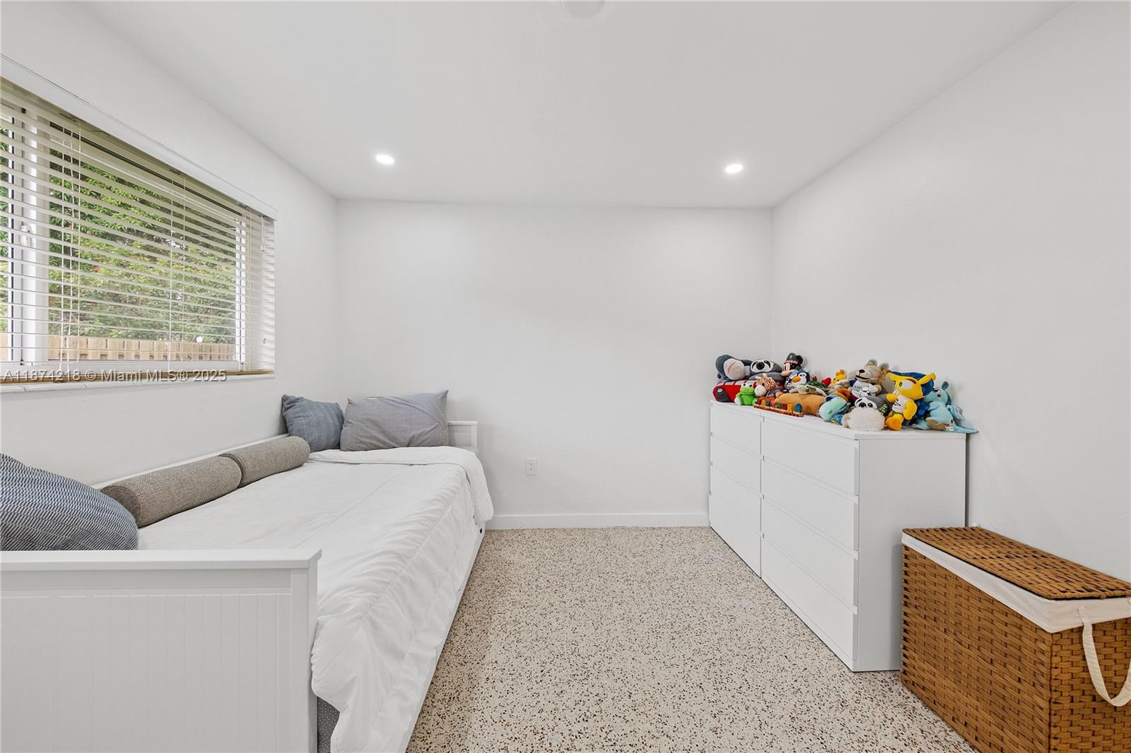 SUNILAND TERRACE - Residential Lease