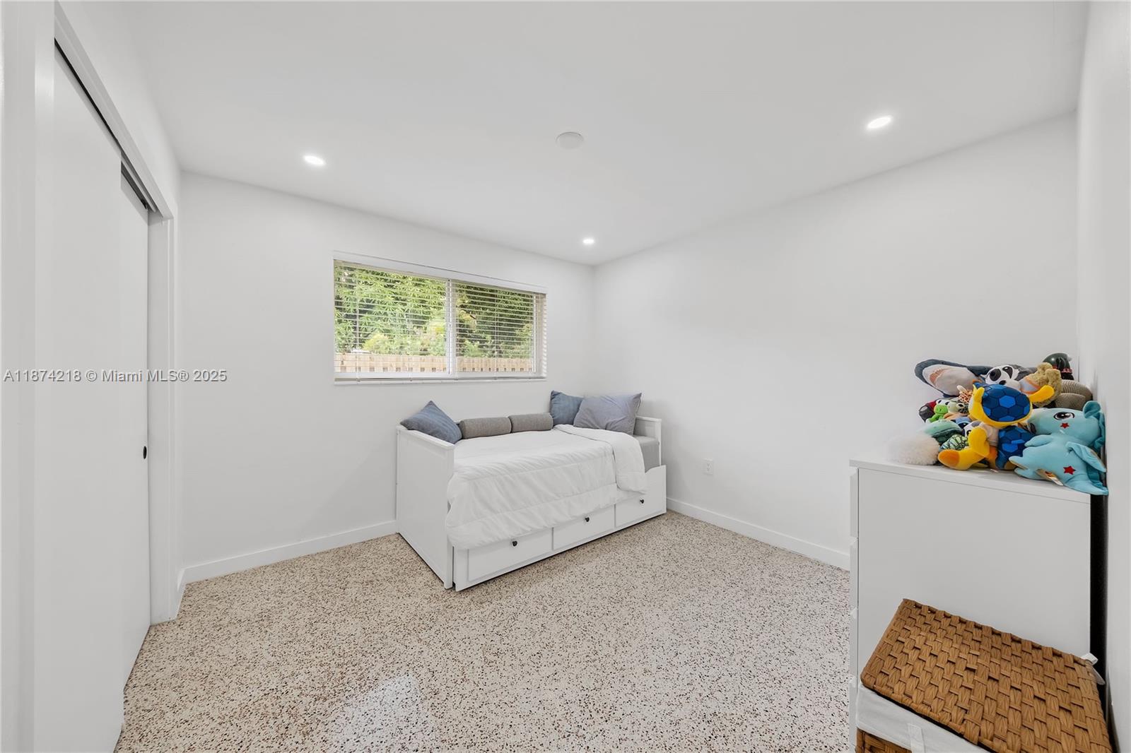 SUNILAND TERRACE - Residential Lease