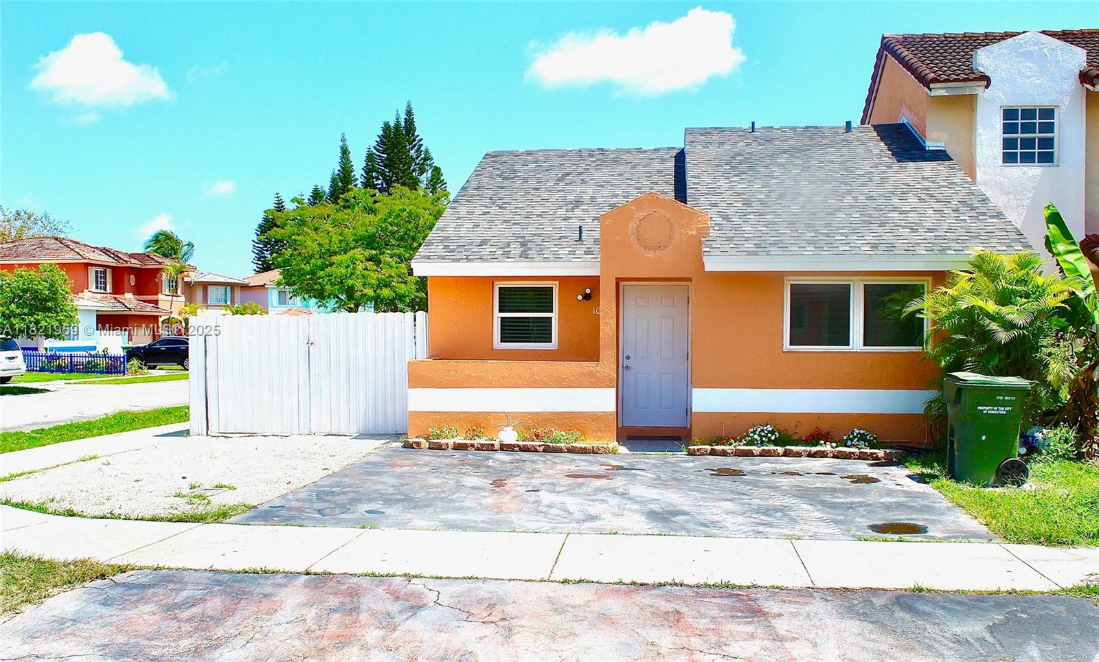 1061 Se 13th Ave 1061, Homestead, Miami-Dade County, Florida - 2 Bedrooms  
2 Bathrooms - 