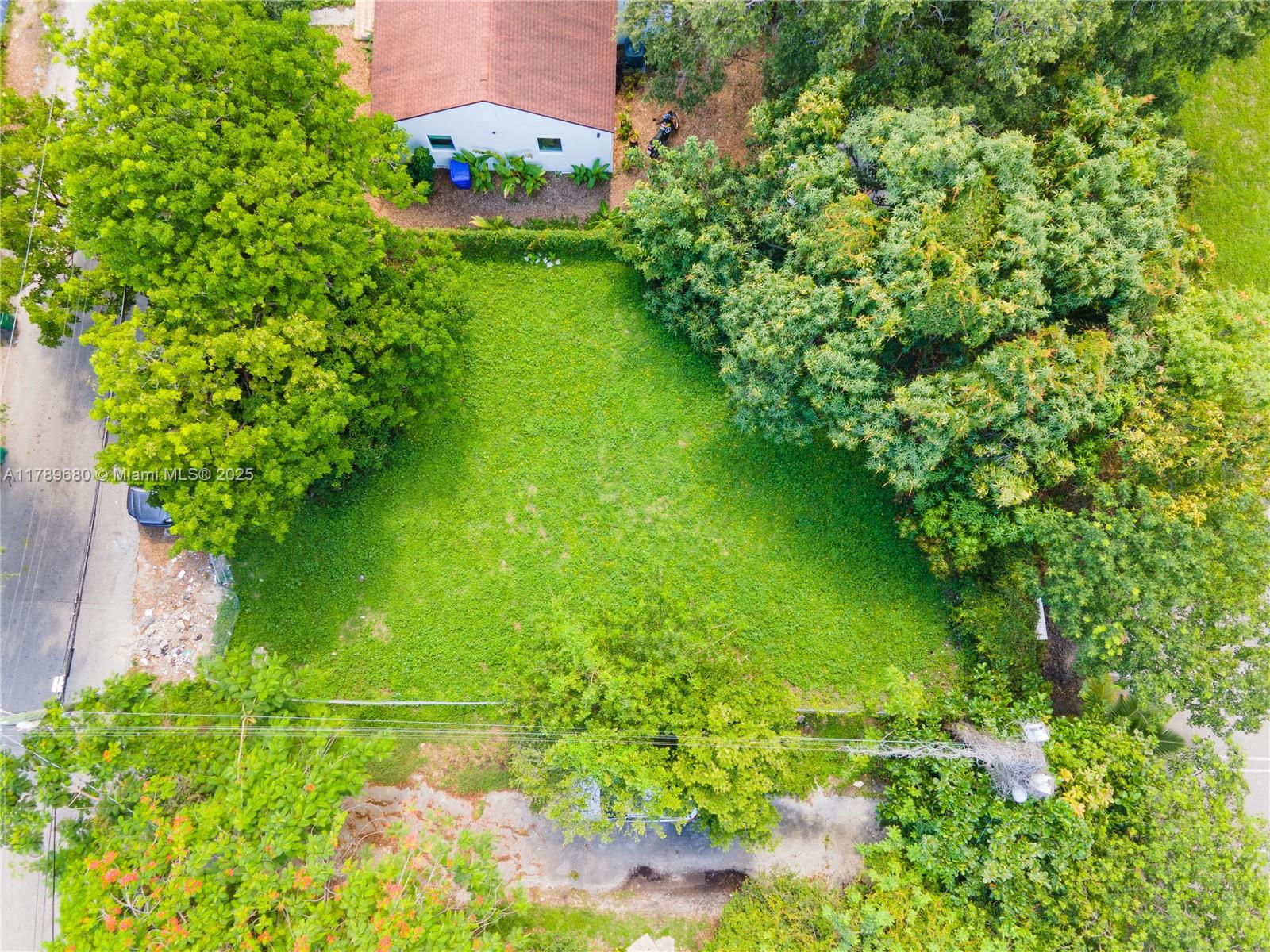 ROCKMOOR PARK TRACK - Land