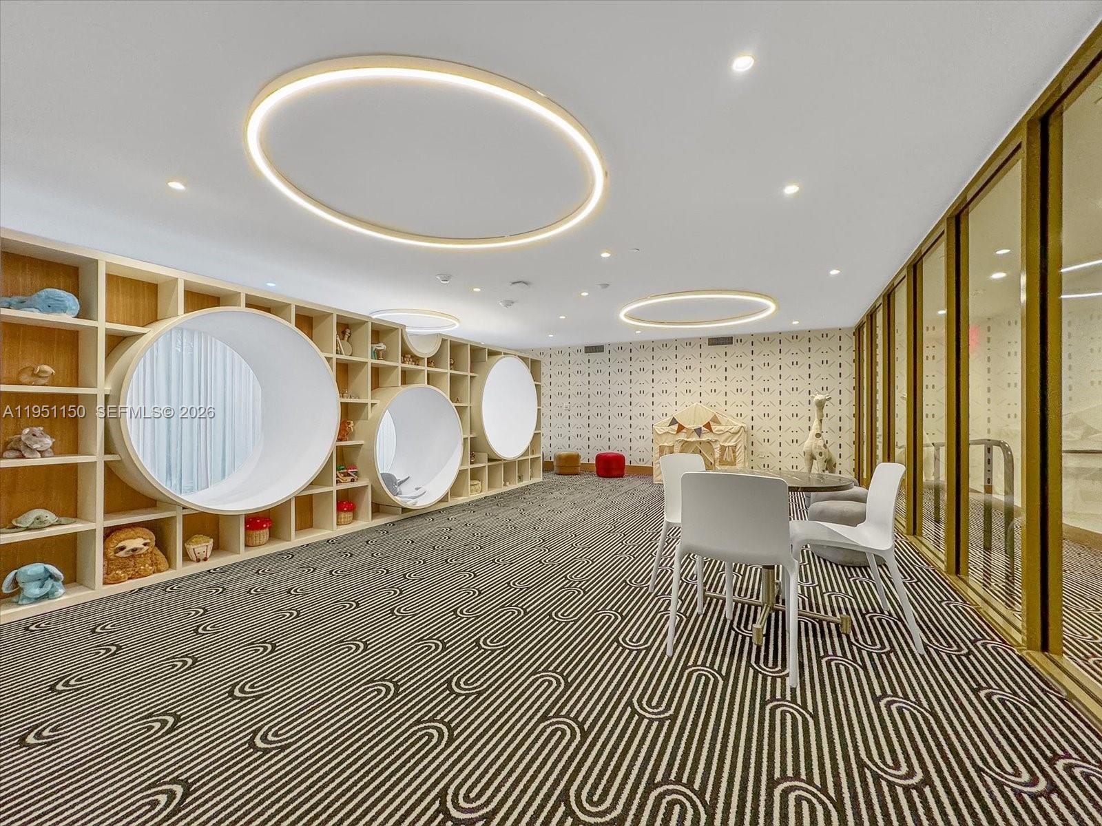 MR C RESIDENCES - Residential