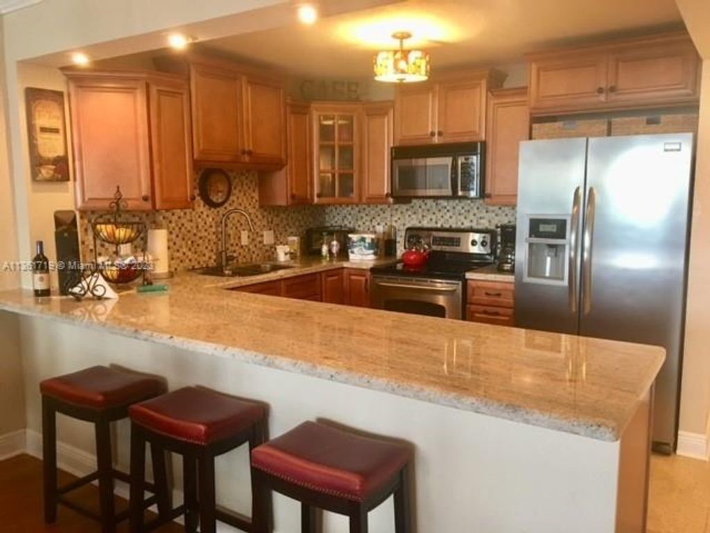 Photo of Hollywood, FL 33019 (MLS # A11361719)