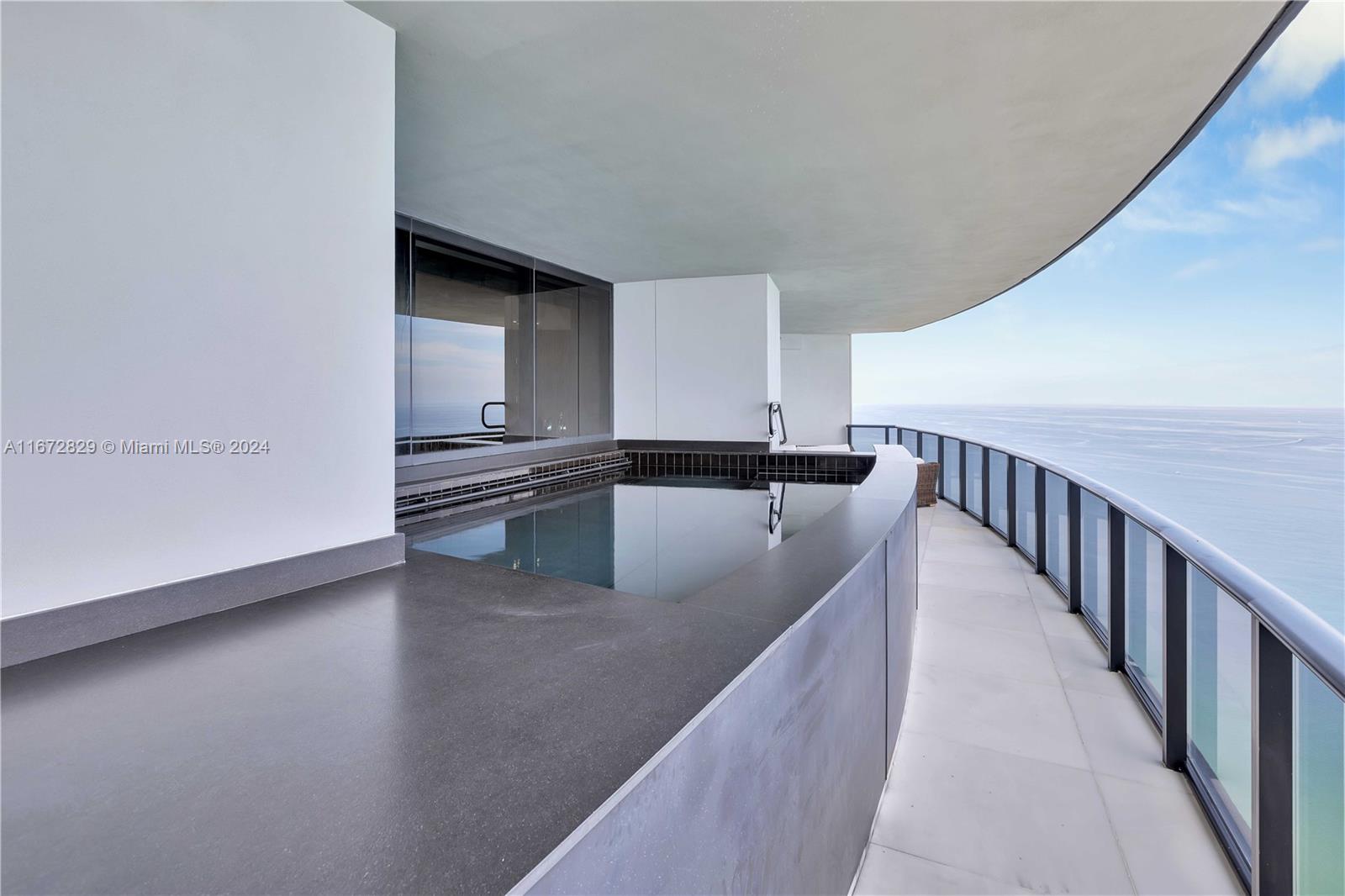 18555 COLLINS AVENUE COND - Residential