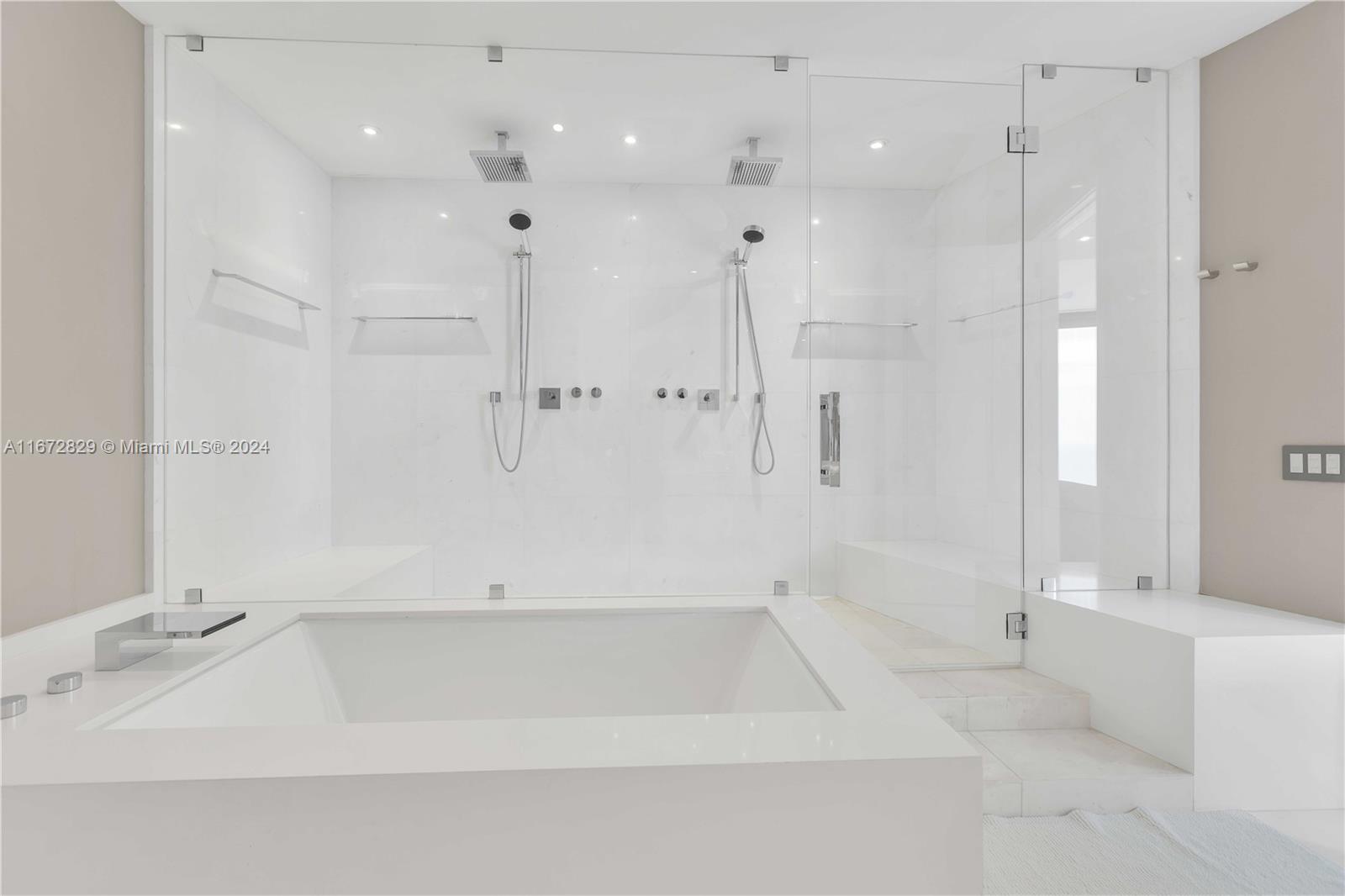 18555 COLLINS AVENUE COND - Residential