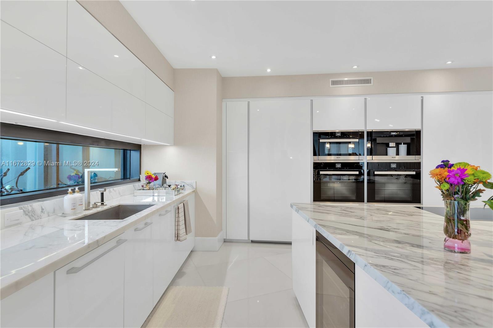 18555 COLLINS AVENUE COND - Residential