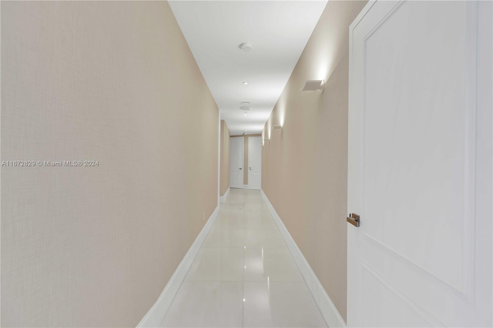 18555 COLLINS AVENUE COND - Residential