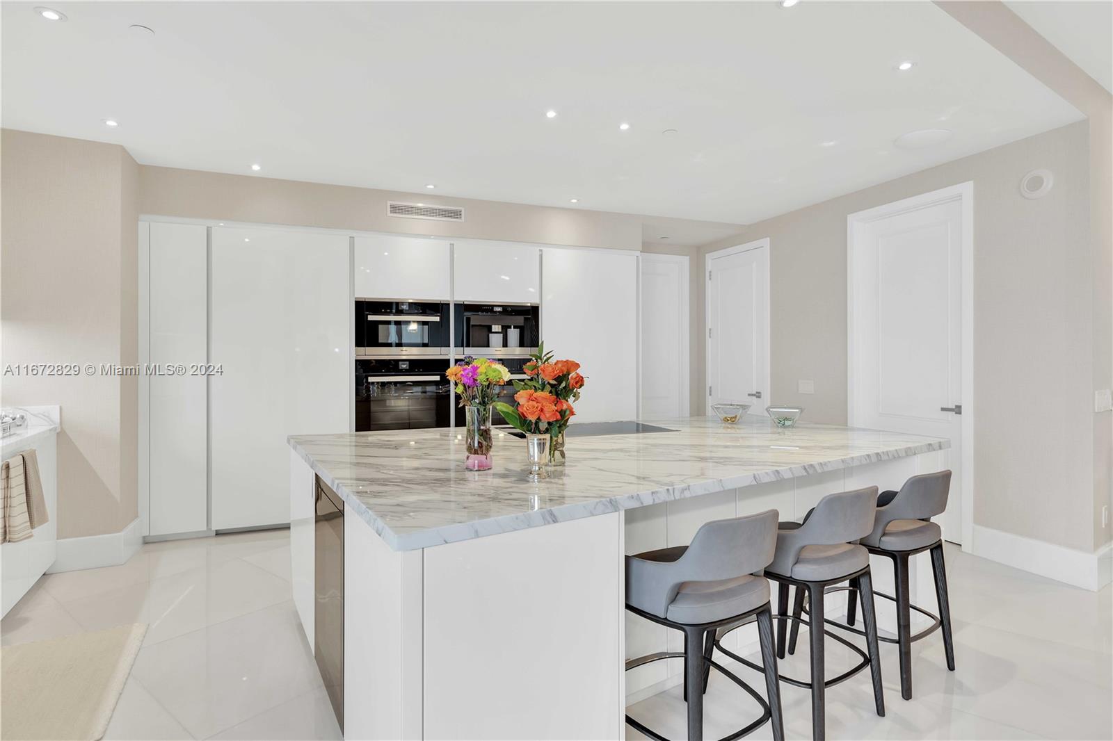 18555 COLLINS AVENUE COND - Residential