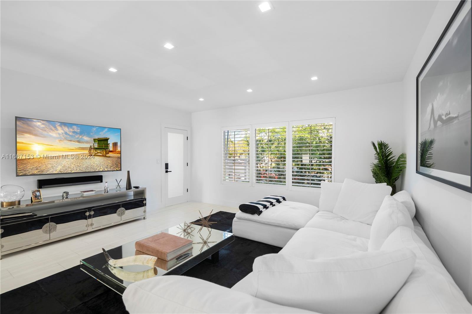 MIAMI BEACH NAUTILUS - Residential Income