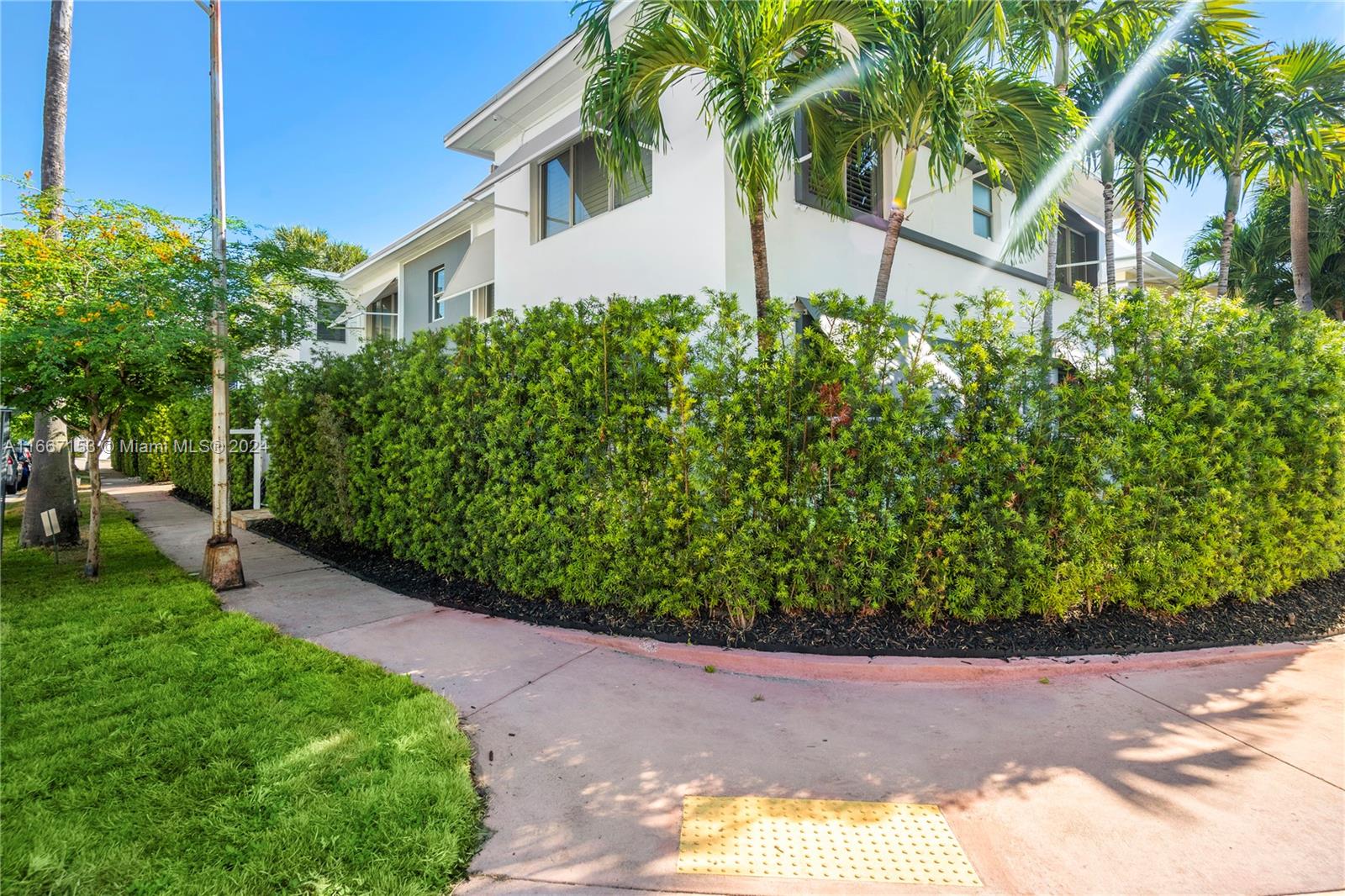 MIAMI BEACH NAUTILUS - Residential Income