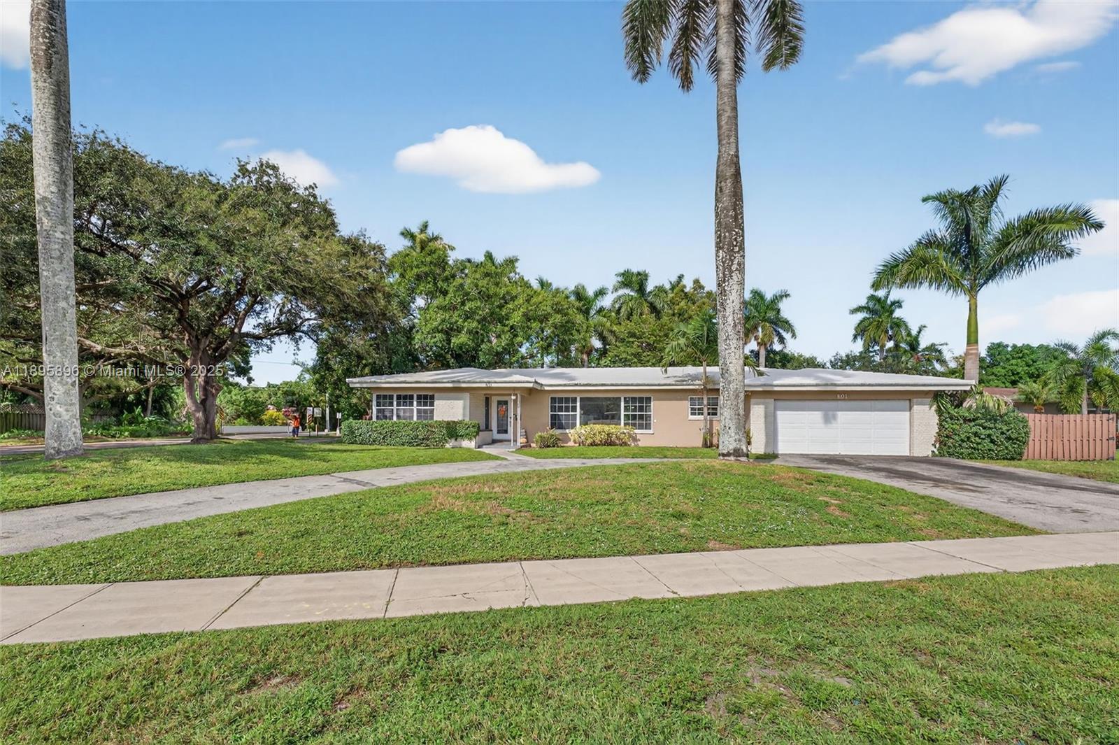 801 Holly Ln