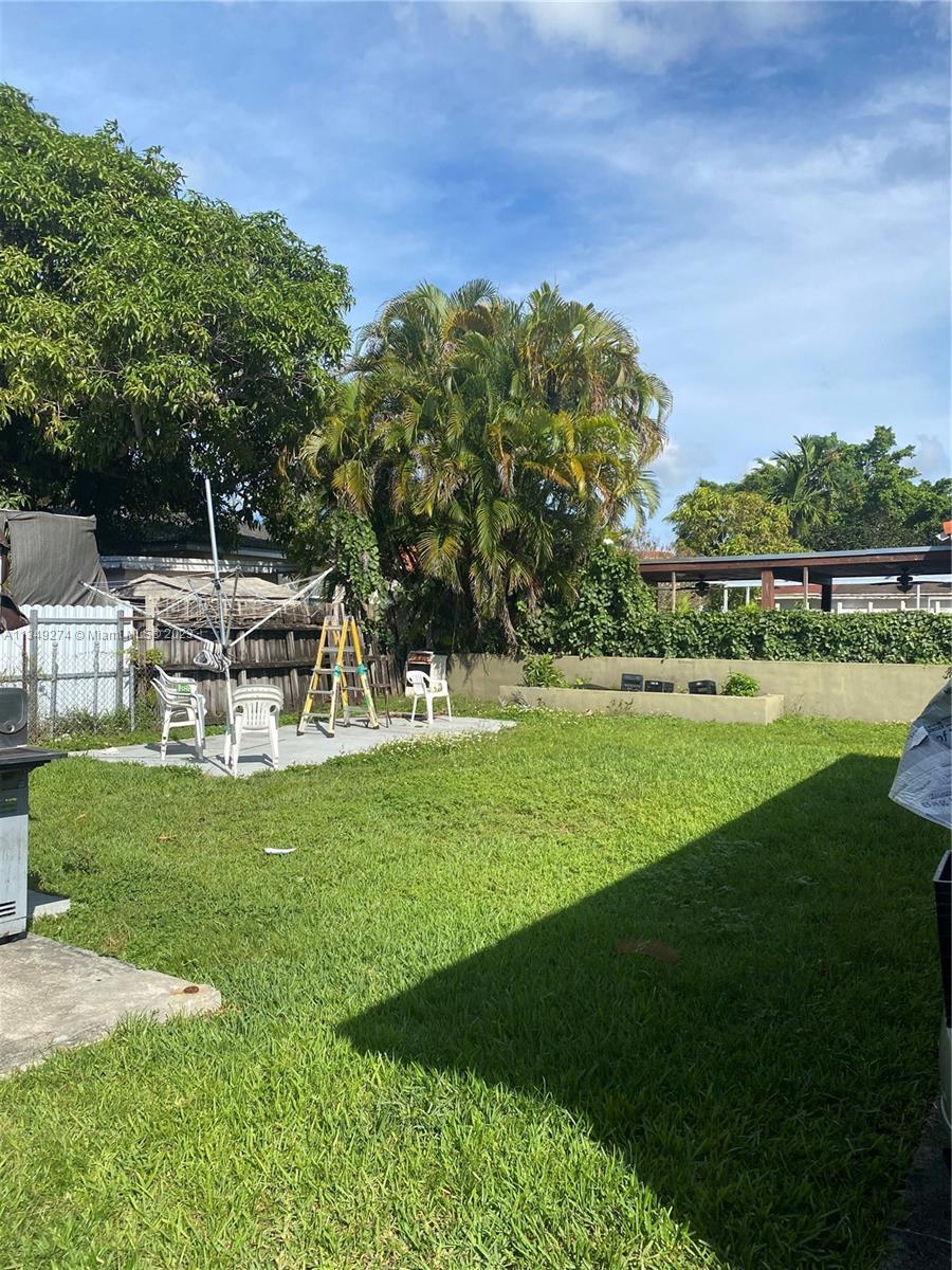 Photo 2 of 5 of 4257 SW 5th St house