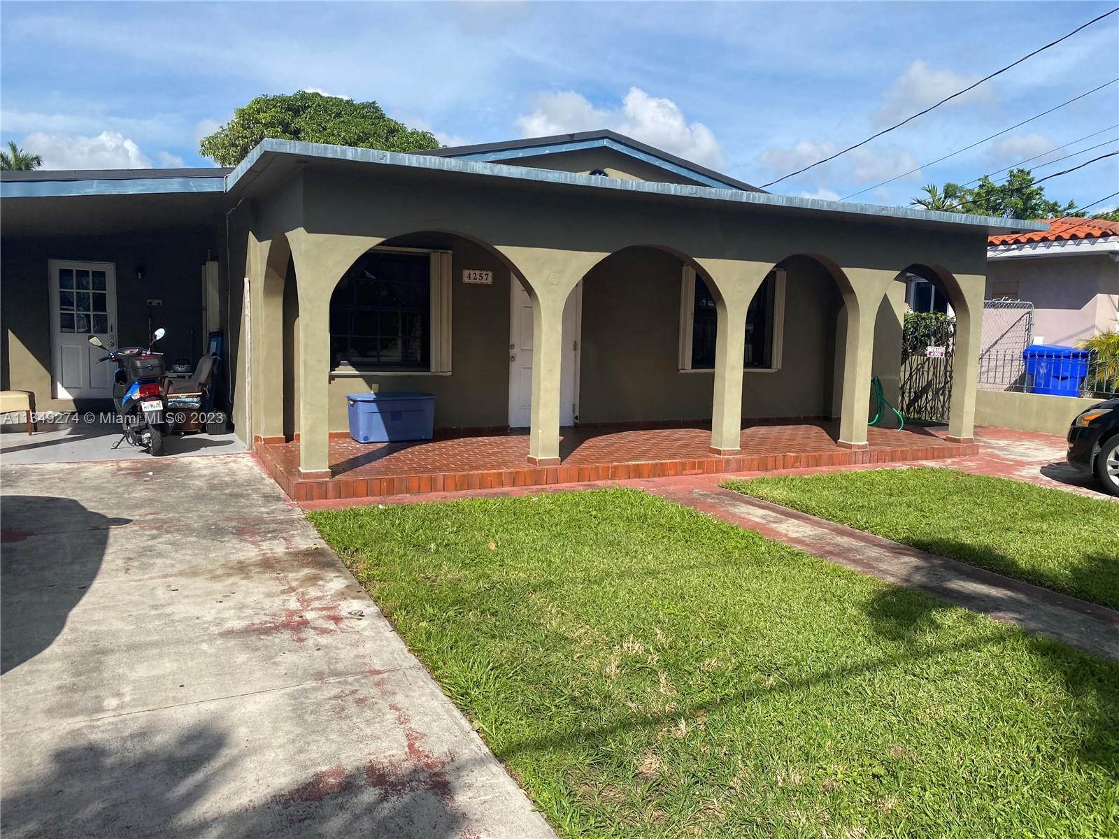 Photo 1 of 5 of 4257 SW 5th St house