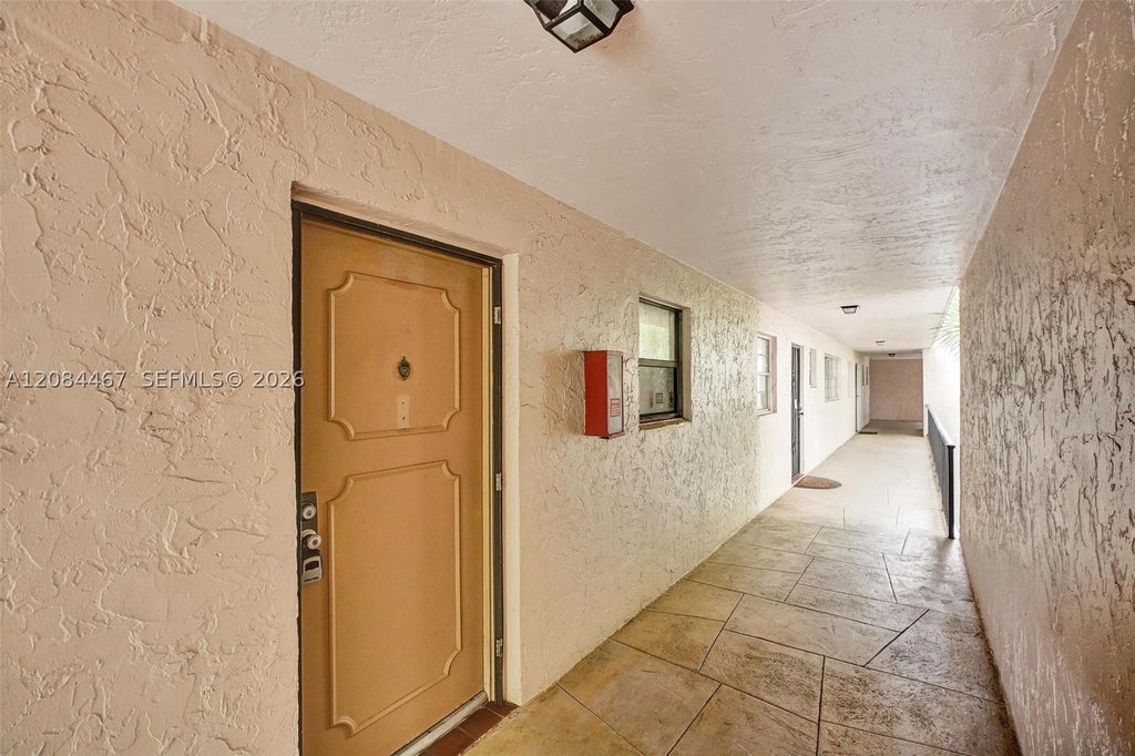 Photo of 469 N Pine Island Rd #B306, Plantation, FL 33324 (MLS # A12084467)