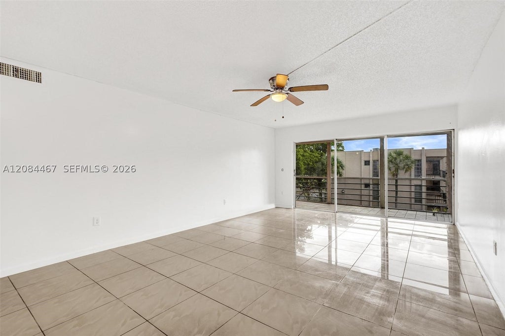 Photo of 469 N Pine Island Rd #B306, Plantation, FL 33324 (MLS # A12084467)
