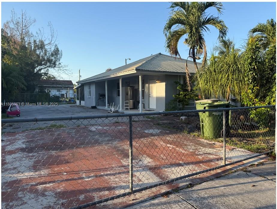 18761 Sw 318th Ter, Homestead, Miami-Dade County, Florida - 3 Bedrooms  
1 Bathrooms - 