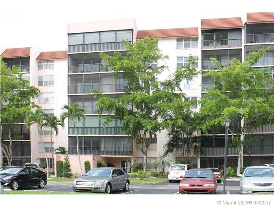 2/2 WITH GOLF VIEW - STACKED BEDROOMS - PLENTY OF CLOSET SPACES - SPACIOUS AND BRIGHT  - RENT INCLUDES WATER, BASIC CABLE, SEWER, PEST CONTROL AND ACCESS TO CULTURAL CENTER WITH LOTS OF AMENITIES SUCH AS BOWLING, EXCERCISE ROOM, TENNIS, SAUNA, HEATED POOLS, BILLARDS AND MUCH MORE.