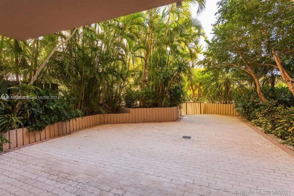 Key Biscayne, Florida 33149, United States, 2 Bedrooms Bedrooms, ,2 BathroomsBathrooms,Residential,Active,38124