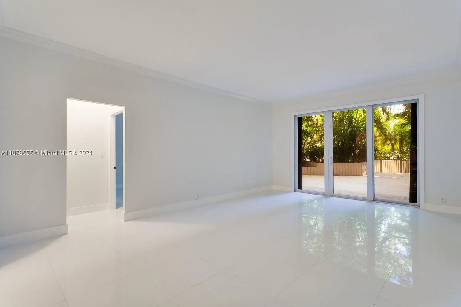 Key Biscayne, Florida 33149, United States, 2 Bedrooms Bedrooms, ,2 BathroomsBathrooms,Residential,Active,38124