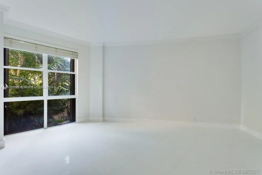 Key Biscayne, Florida 33149, United States, 2 Bedrooms Bedrooms, ,2 BathroomsBathrooms,Residential,Active,38124