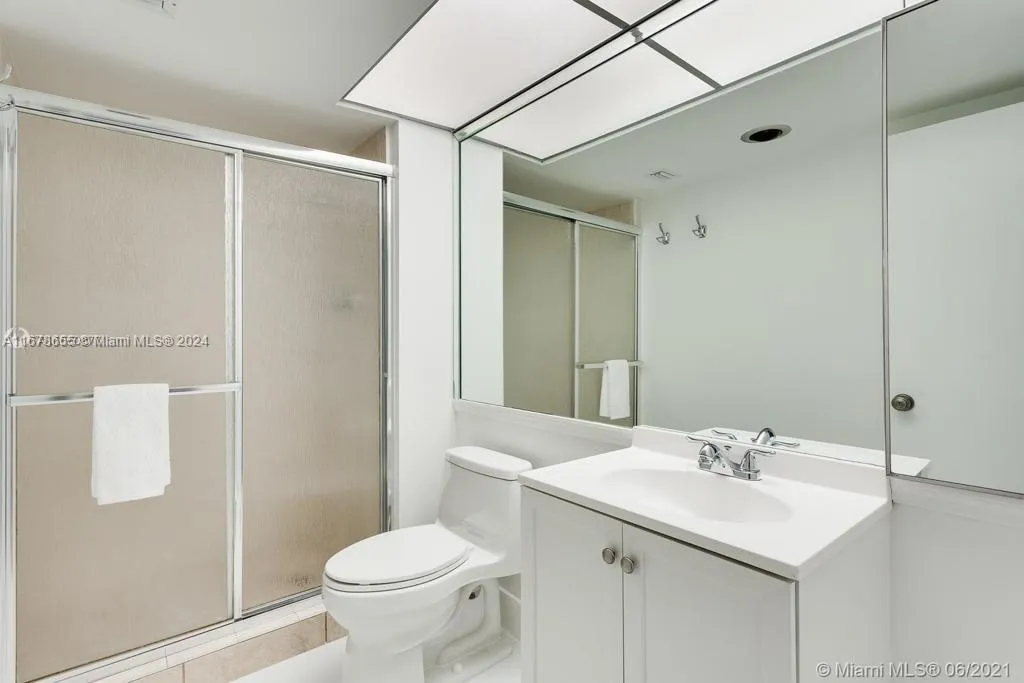 Key Biscayne, Florida 33149, United States, 2 Bedrooms Bedrooms, ,2 BathroomsBathrooms,Residential,Active,38124