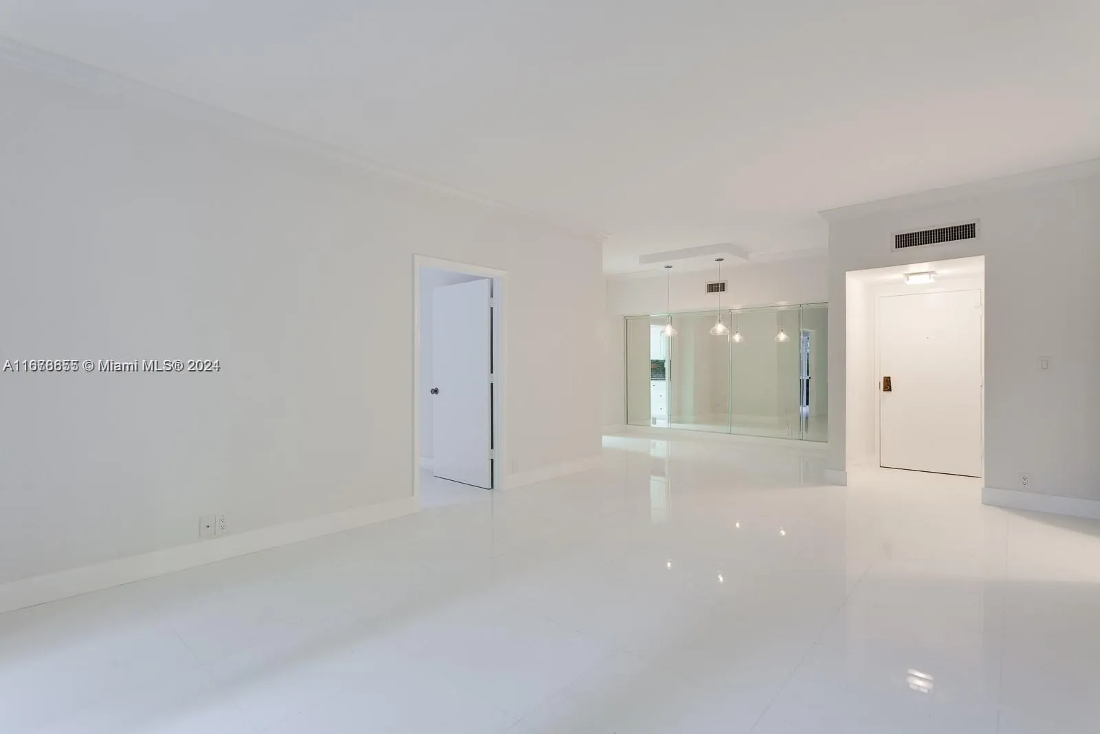Key Biscayne, Florida 33149, United States, 2 Bedrooms Bedrooms, ,2 BathroomsBathrooms,Residential,Active,38124