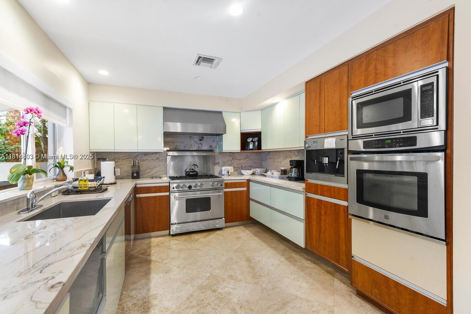 CORAL RIDGE COUNTRY CLUB - Residential Lease