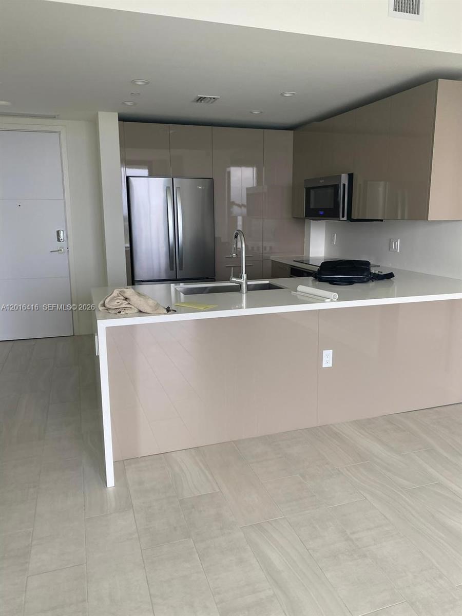 METROPICA NORTH TOWER ONE - Residential Lease