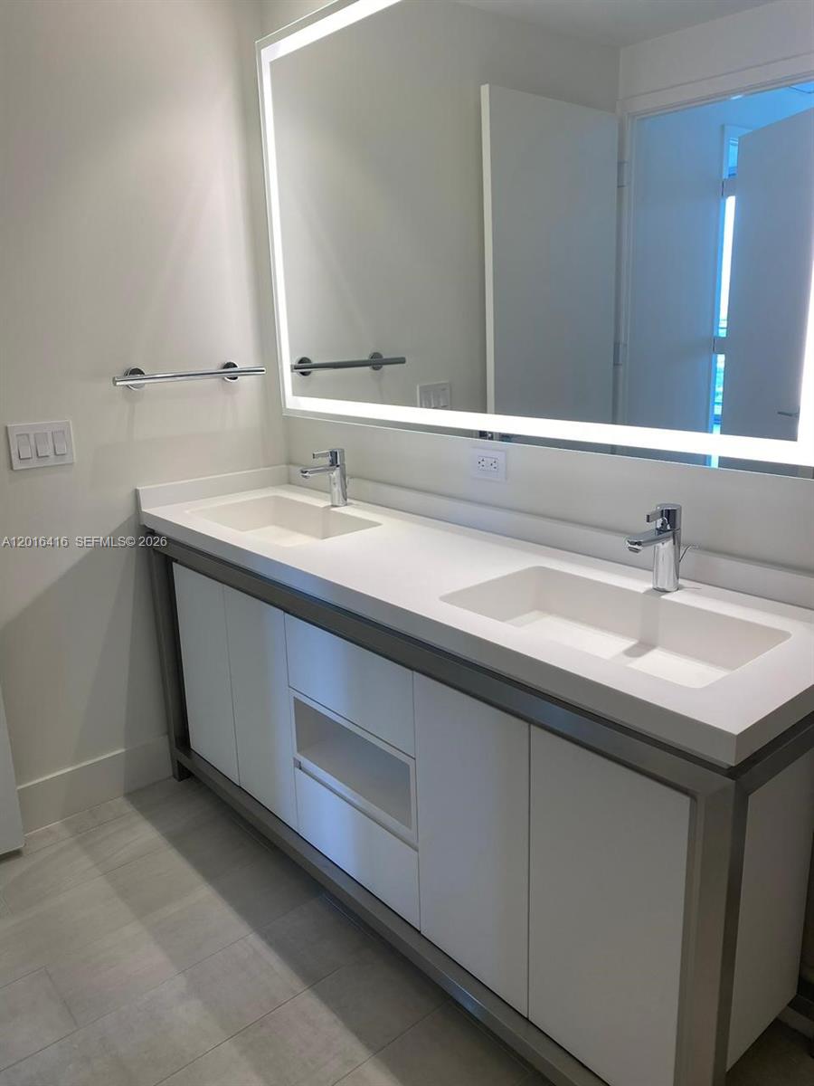 METROPICA NORTH TOWER ONE - Residential Lease