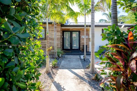 2510 NE 207th Ter Miami FL 33180