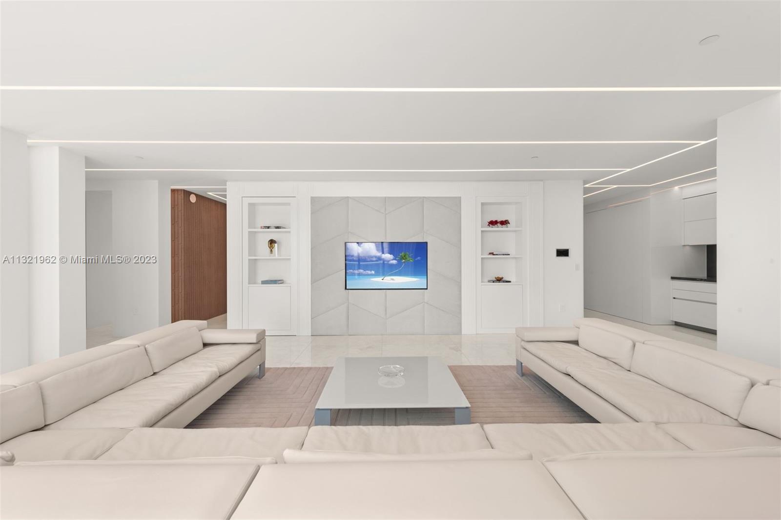 CONTINUUM ON SOUTH BEACH - Residential