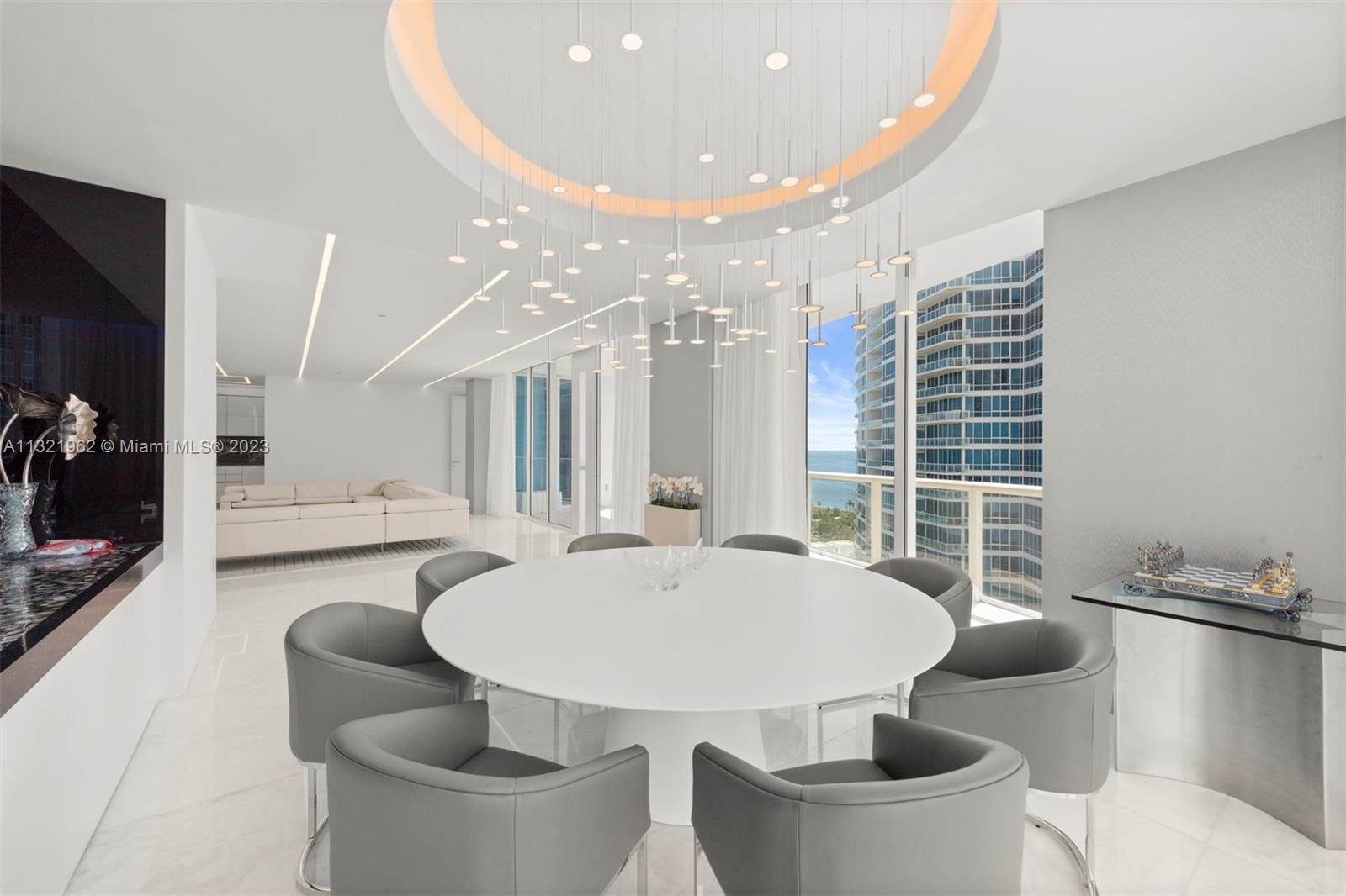 CONTINUUM ON SOUTH BEACH - Residential
