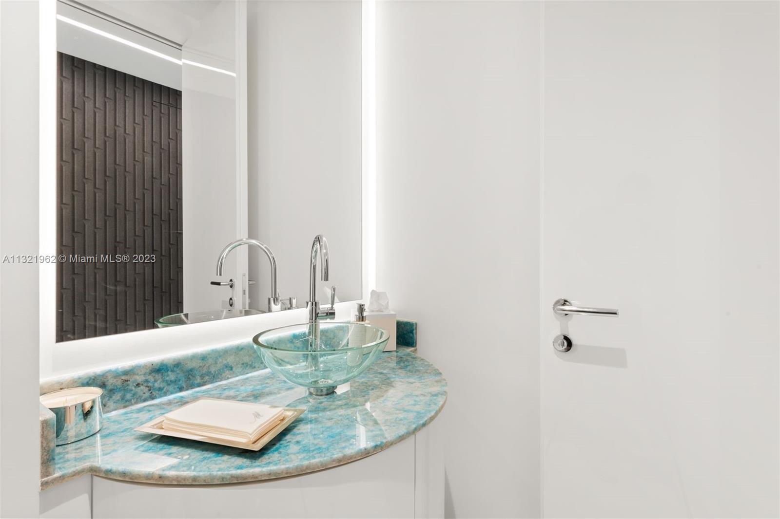 CONTINUUM ON SOUTH BEACH - Residential