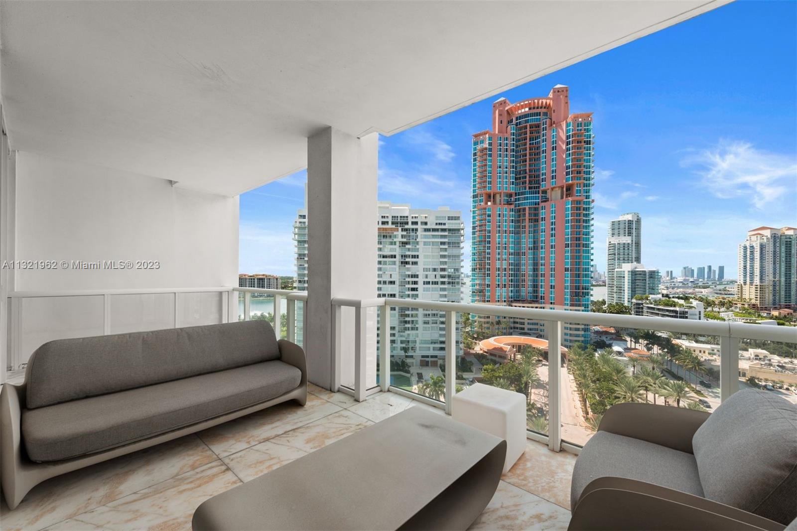 CONTINUUM ON SOUTH BEACH - Residential