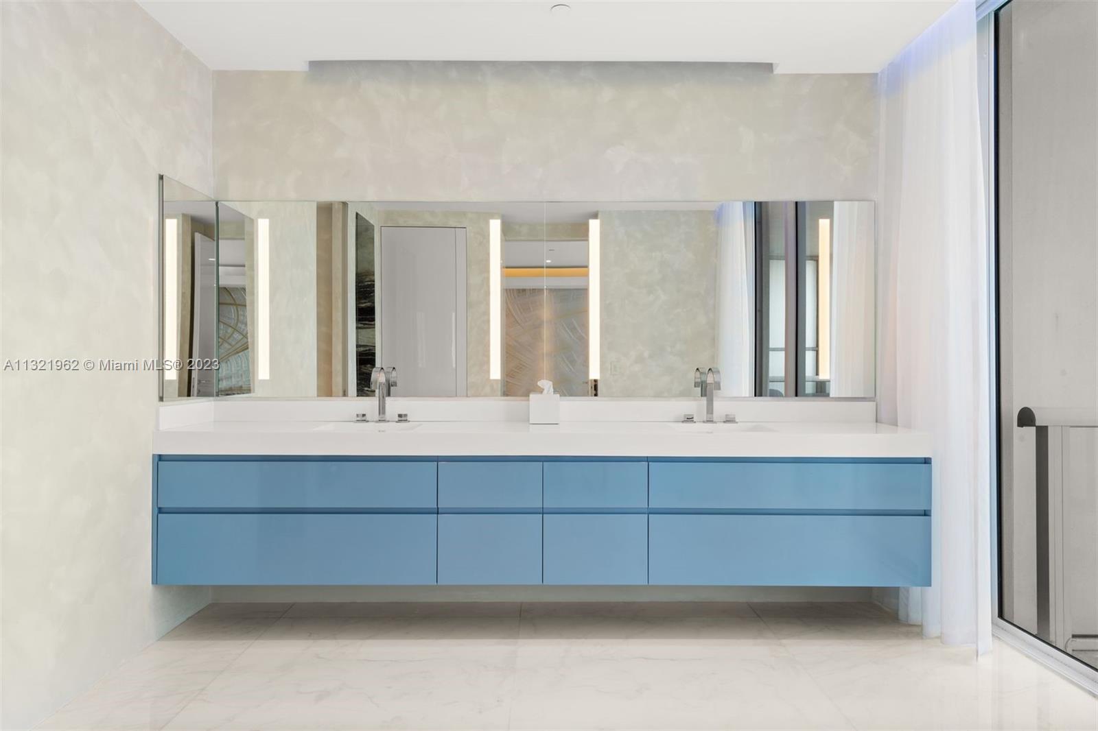 CONTINUUM ON SOUTH BEACH - Residential