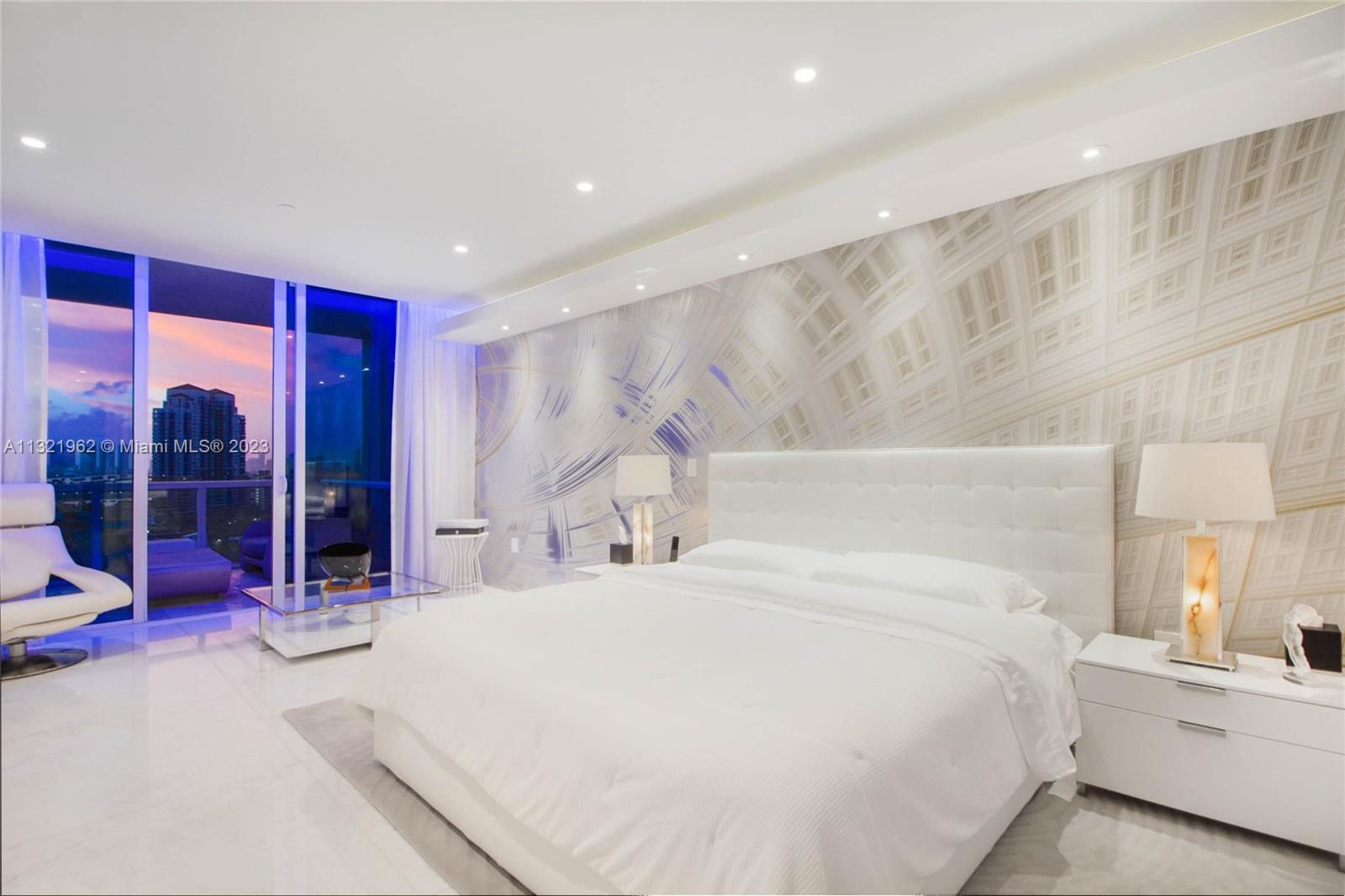 CONTINUUM ON SOUTH BEACH - Residential