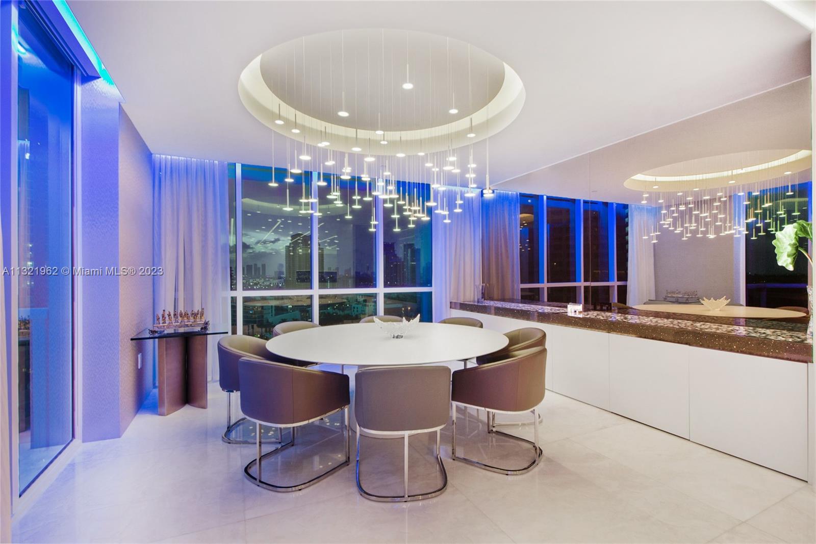 CONTINUUM ON SOUTH BEACH - Residential