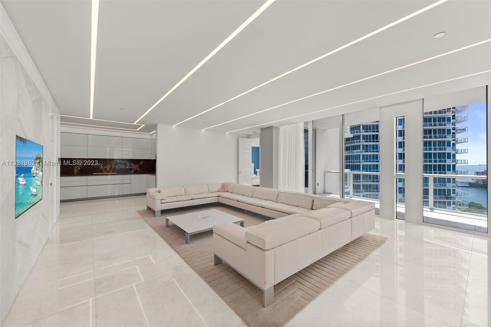 CONTINUUM ON SOUTH BEACH - Residential