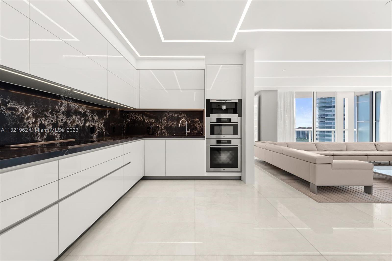 CONTINUUM ON SOUTH BEACH - Residential