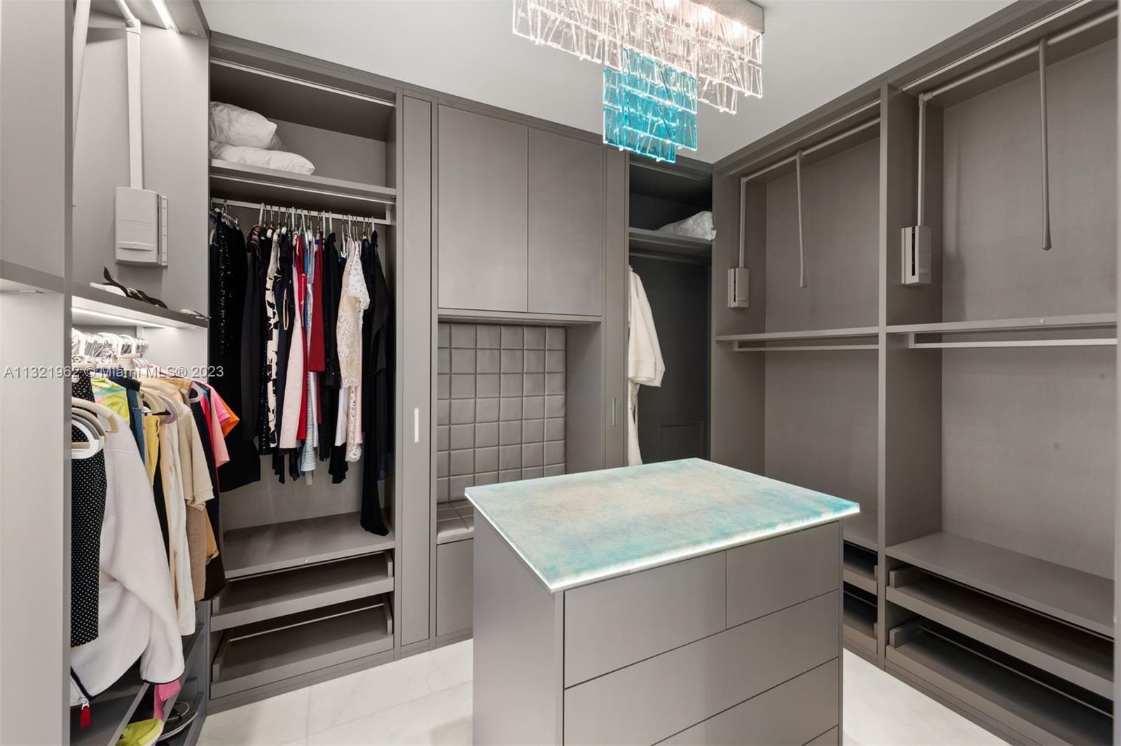 CONTINUUM ON SOUTH BEACH - Residential