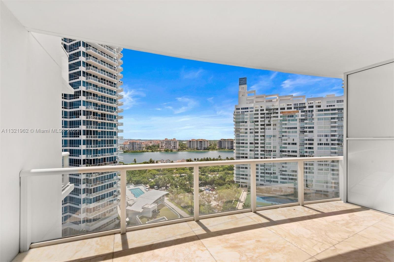 CONTINUUM ON SOUTH BEACH - Residential